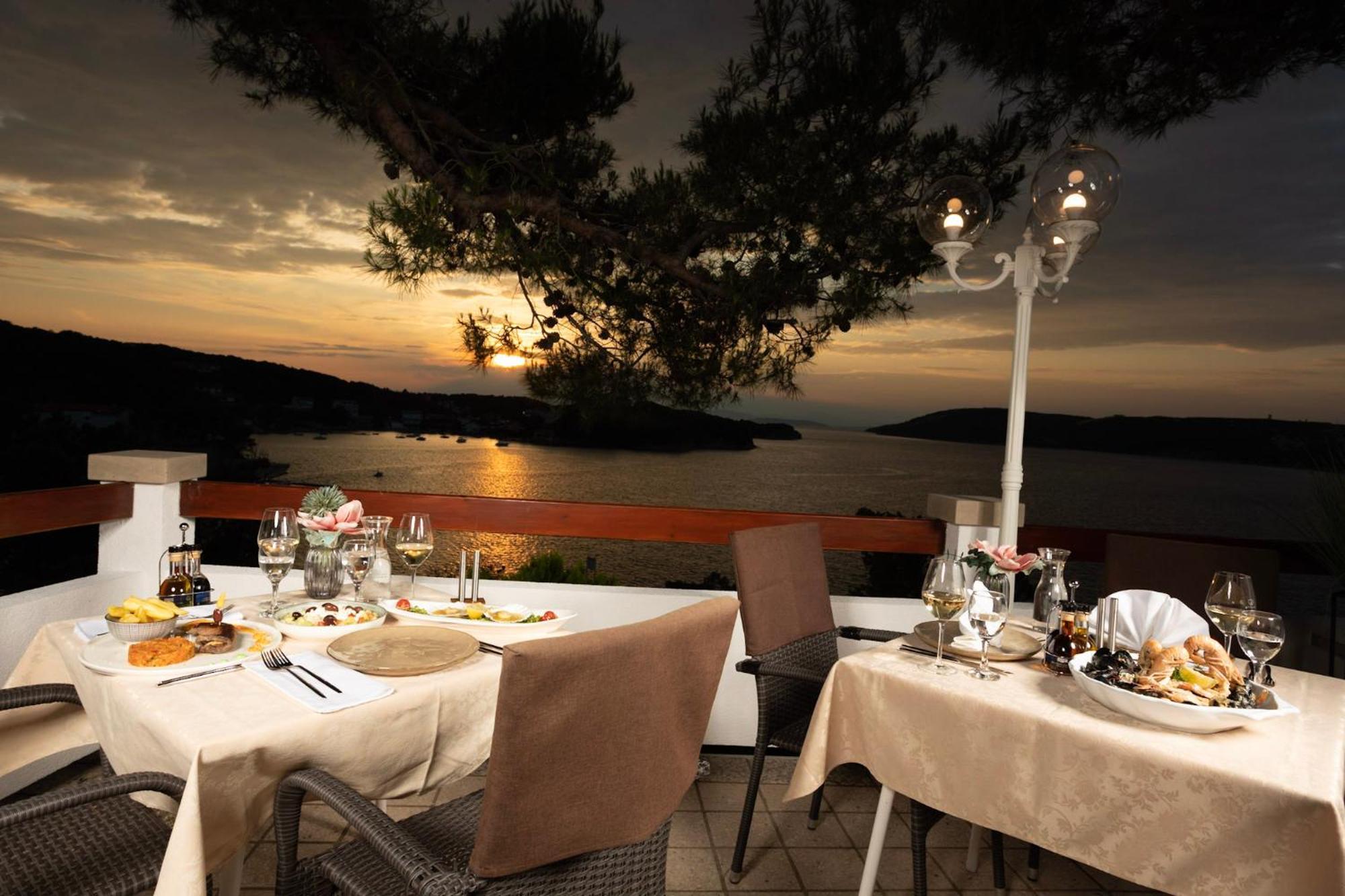Apartements And Rooms Next To The Sea - Belveder Rab Supetarska Draga Extérieur photo