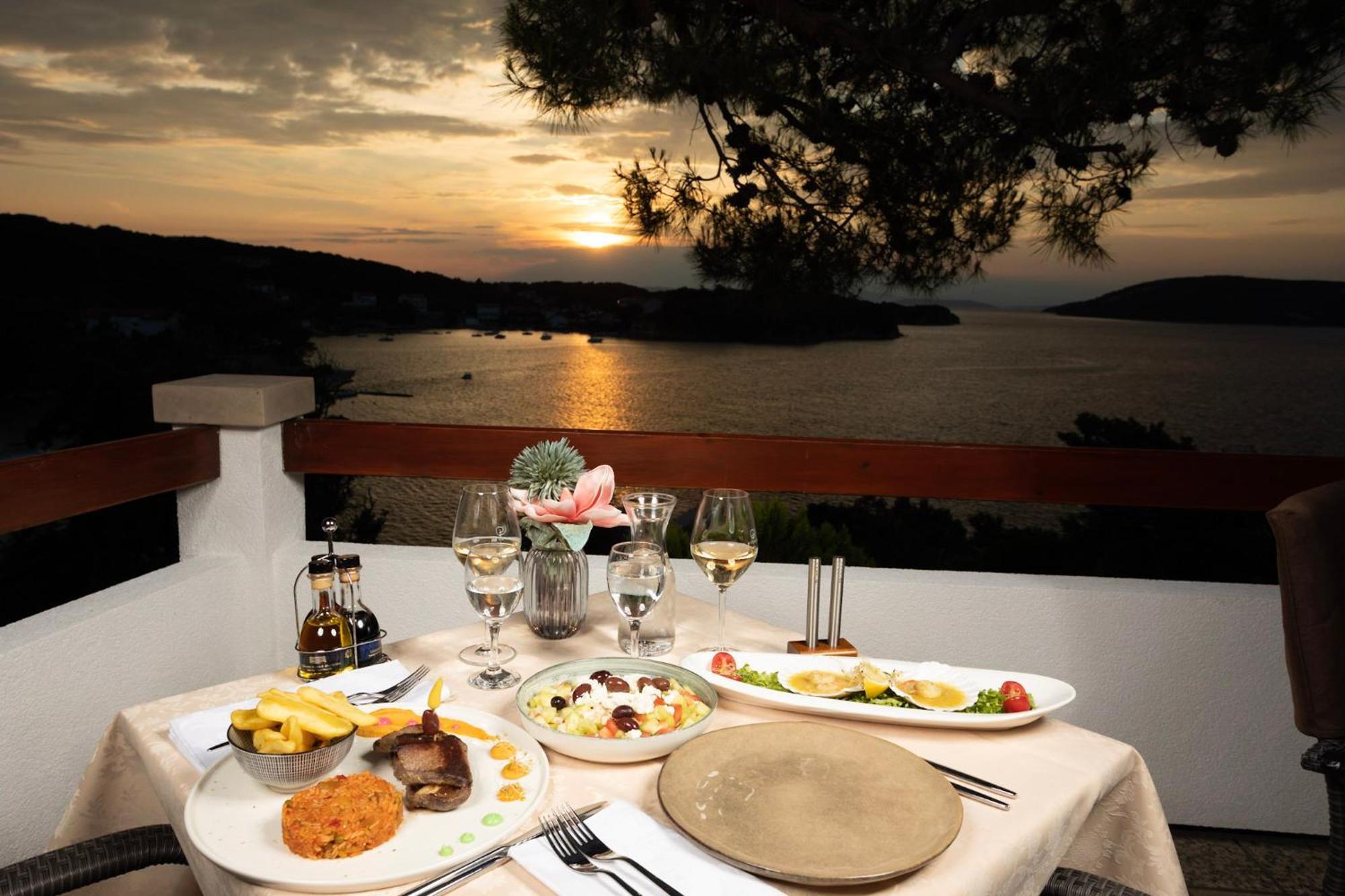 Apartements And Rooms Next To The Sea - Belveder Rab Supetarska Draga Extérieur photo